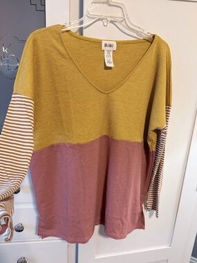 BiBi Two-Tone V-Neck Knit Top in Mustard and Dusty Rose